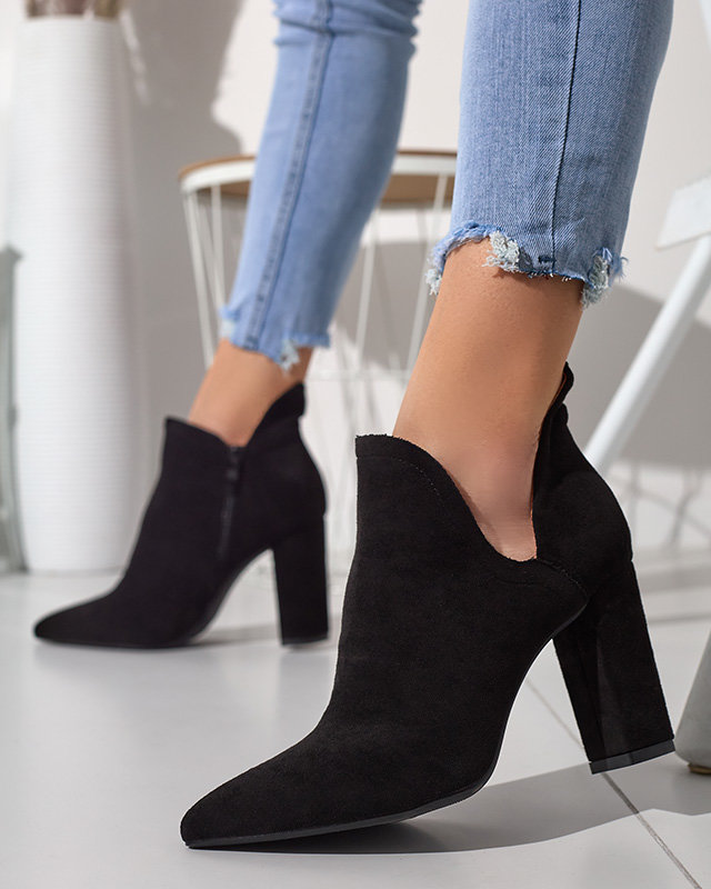 Black boots with cut from Alania - Footwear