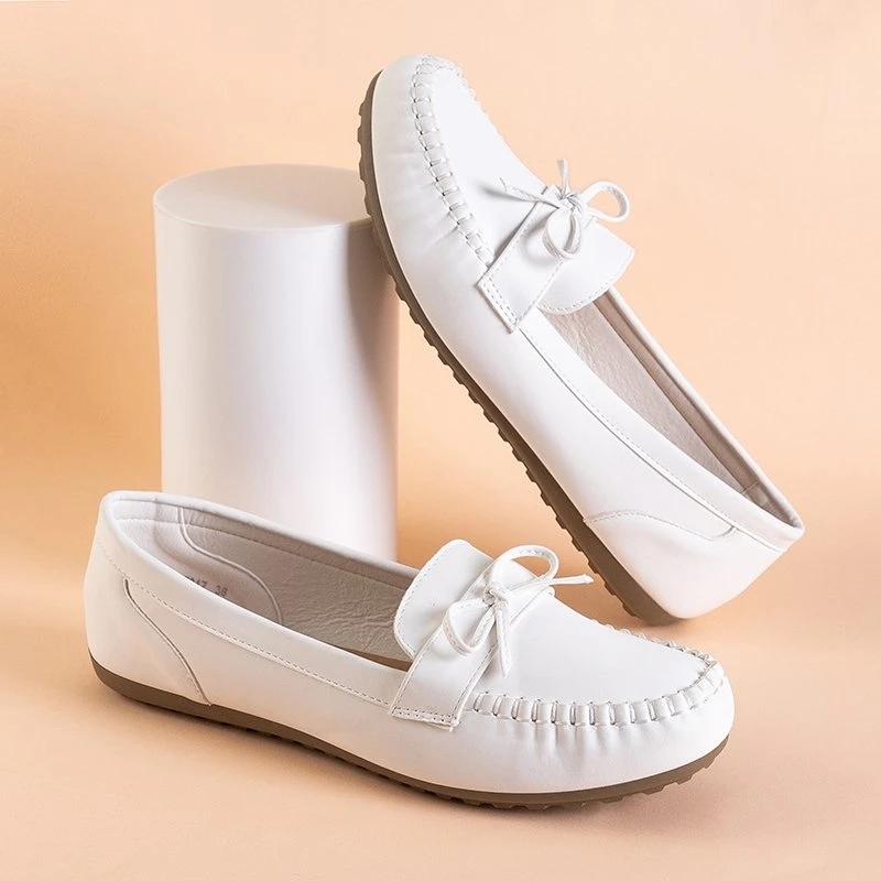 OUTLET Women's white moccasins with a Letisa bow - Footwear