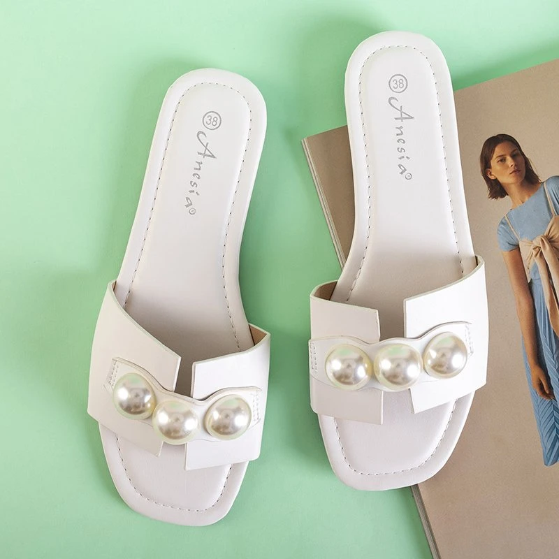 OUTLET Women's white slippers with pearls Teonilla - Footwear