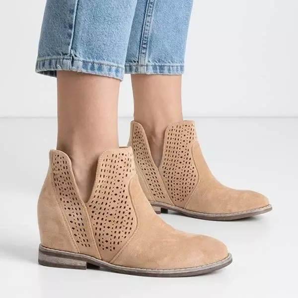 OUTLET Brown boots on an indoor wedge a'la cowboy boots Besiks- Footwear