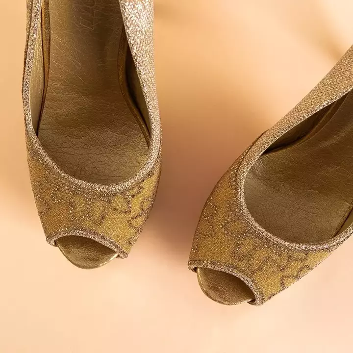 OUTLET Women's gold brocade pumps with zircons Vida - Footwear