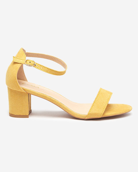 OUTLET Yellow women's sandals on the Nelino post - Footwear